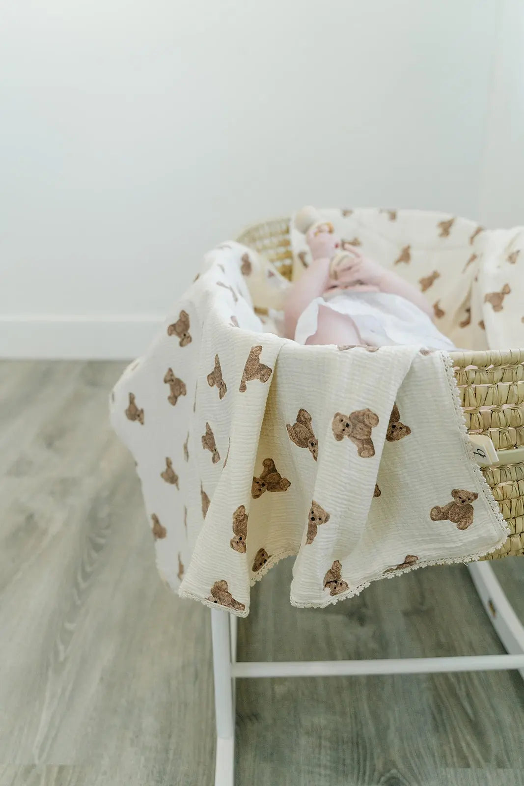 Muslin Teddy Bear Blanket, Soft and Cozy Baby Blanket, Heat Retention and Absorption  Bloomere   