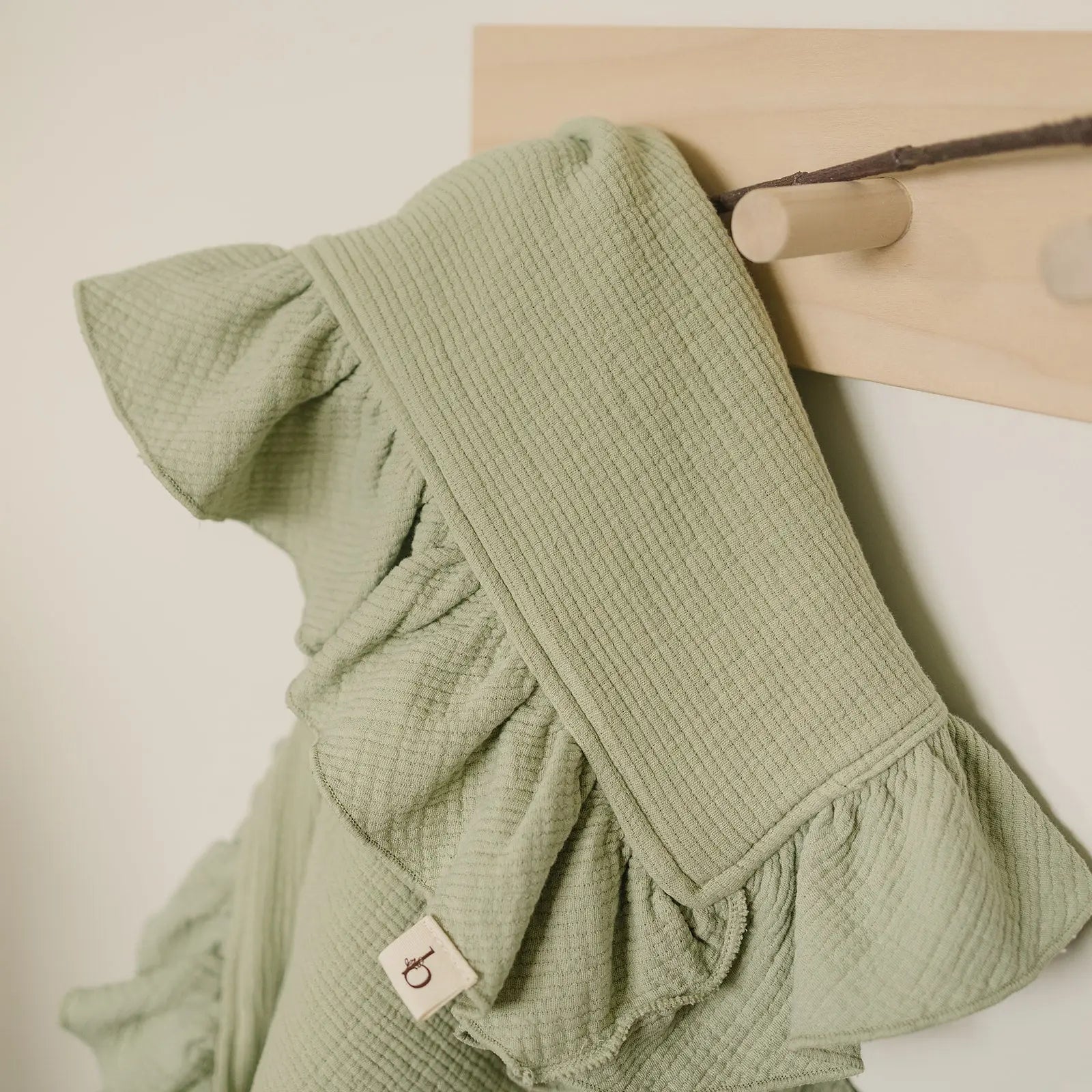 Olive Ruffle Blanket, Cozy and Stylish, Perfect for Long Car Rides, South Korean Made  Bloomere   