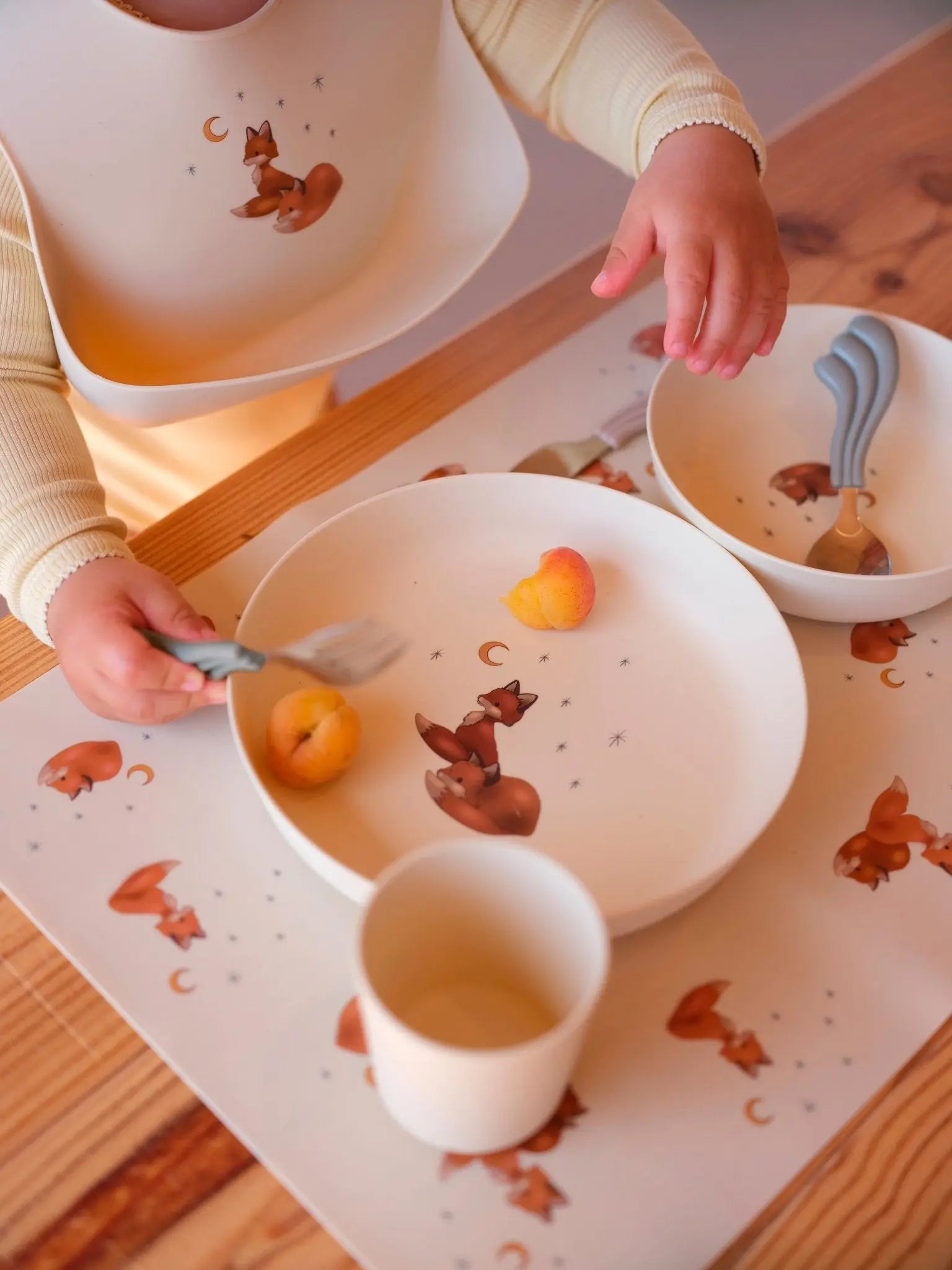 2 Pack Silicone Foxie Baby Bibs, Adorable Fox Design, Mess-Free Mealtime, Food-Safe Bibs  Konges Sløjd   