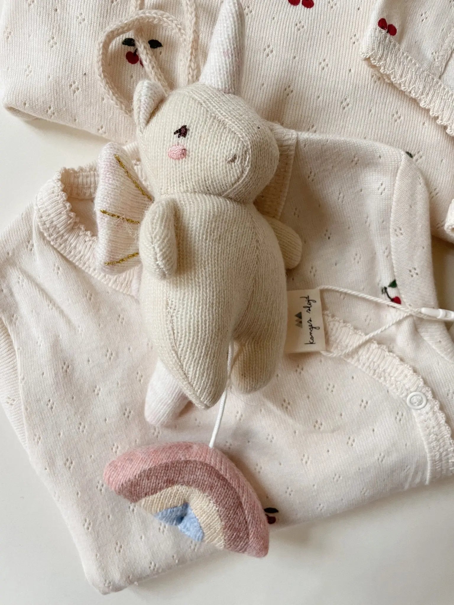 Enchanting Melodies Unicorn Toy, Musical Activity Toy for Little Hands, Rainbow Grasp Design  Konges Sløjd   