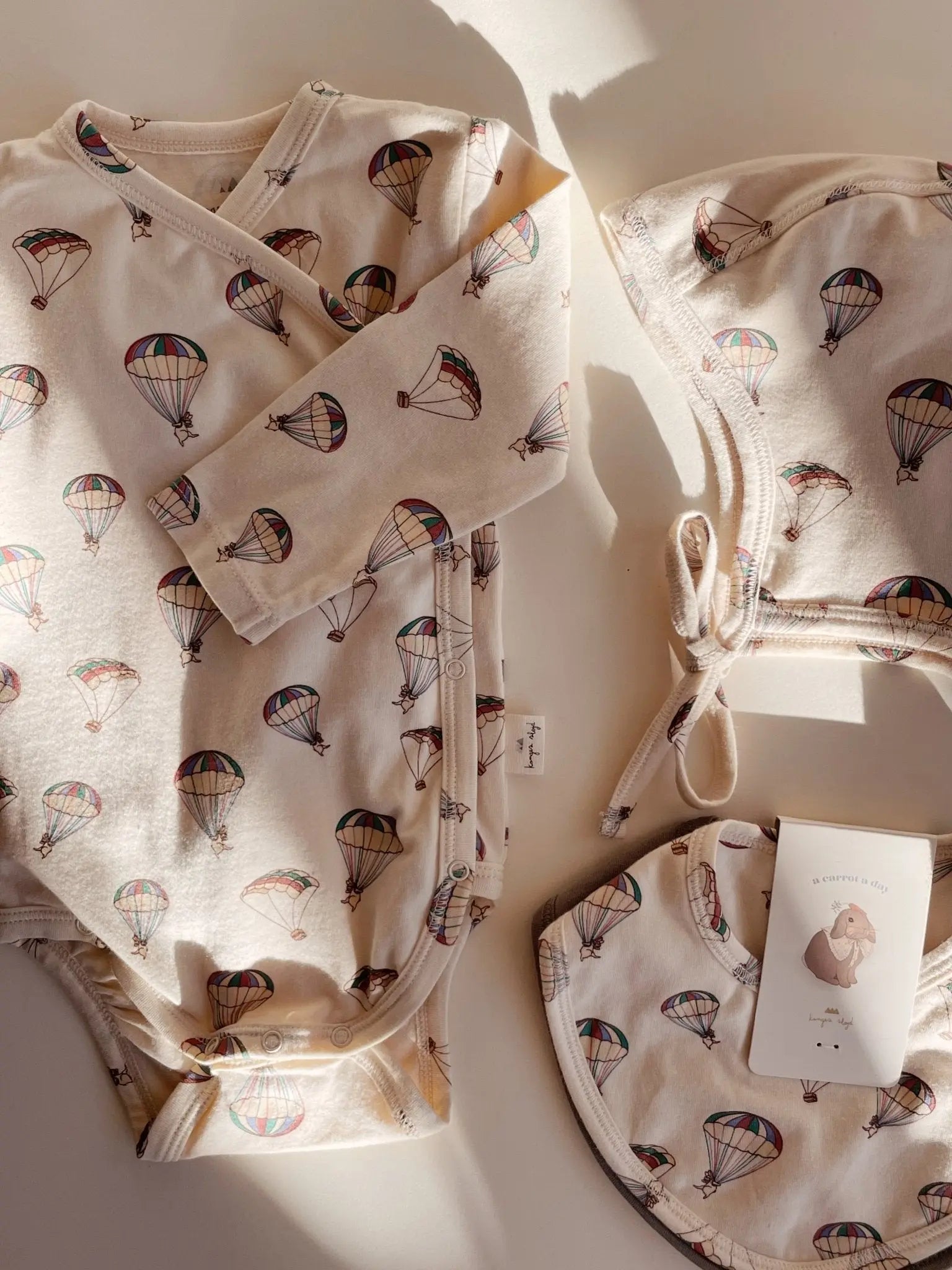 Basic 2 Pack Bib - LeviterLeviter Basic Bib - 2 Pack, Snap Button Closure, Baby Bib, Bib Set  Konges Sløjd   