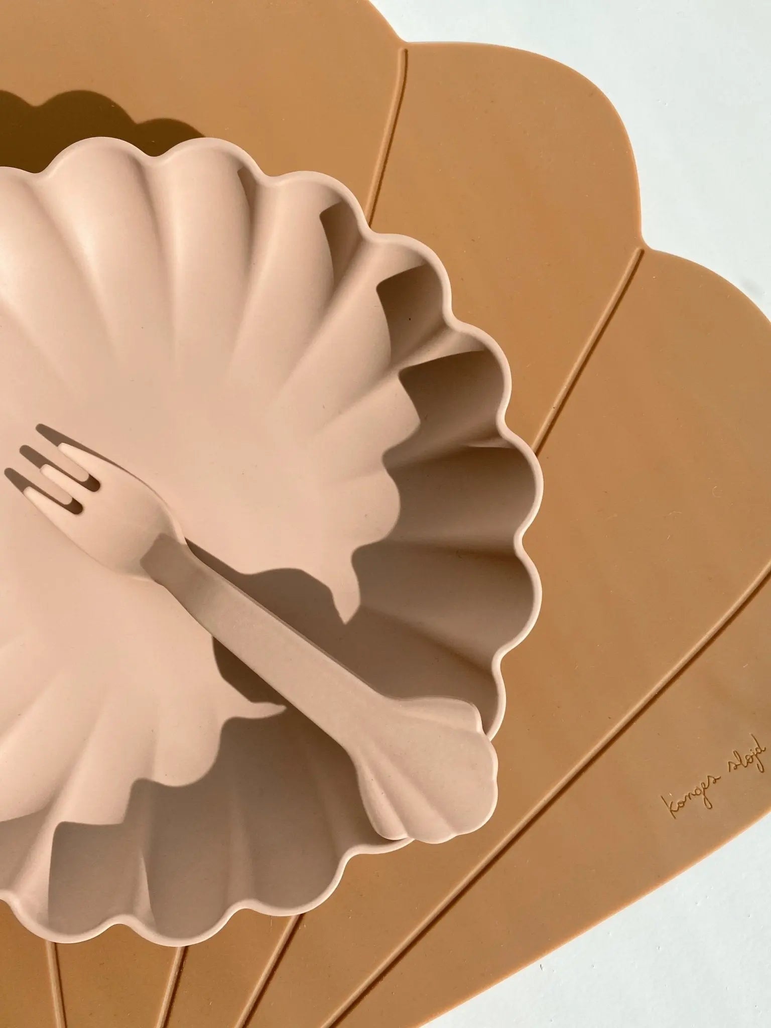 Silicone Placemat Clam - Terra Cotta  Konges Sløjd   