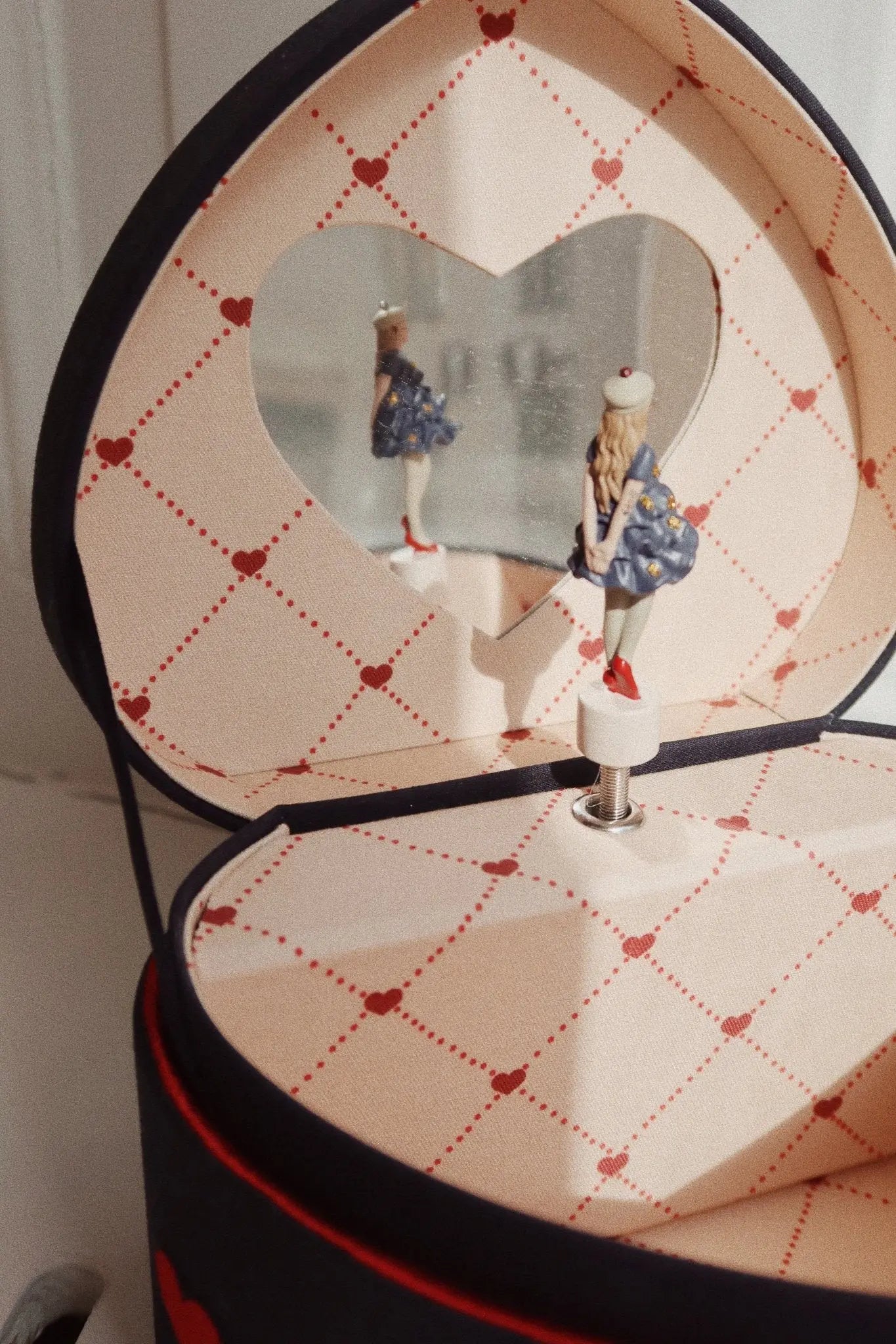 Treasure Music Box Heart  Konges Sløjd   