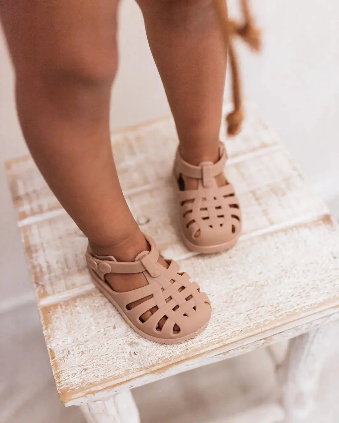 Floopers Kids Sandal in Blush Floopers - blush Mrs.Ertha   